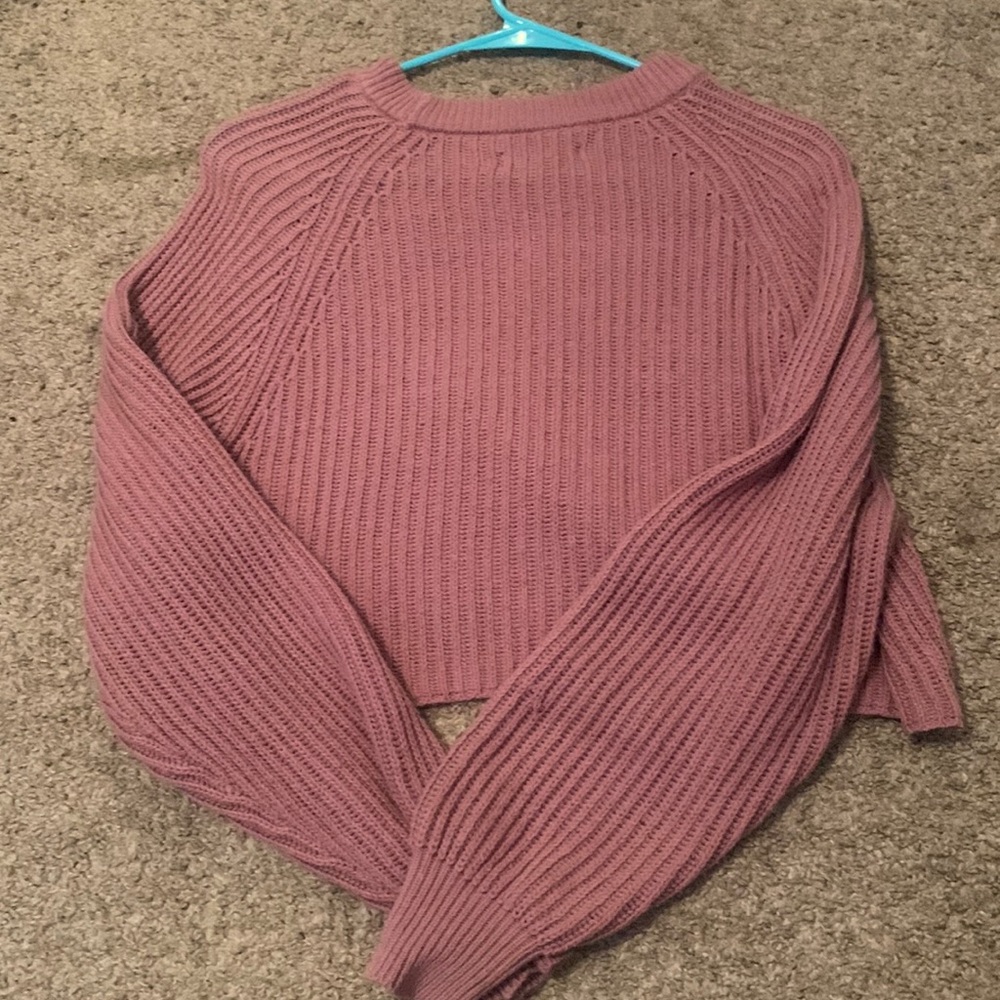 i’m selling a cute purple crewenck